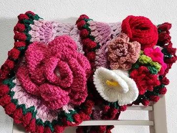 플라워 모티브 프릴 머플러 포테치노 사에라 지우 벨파