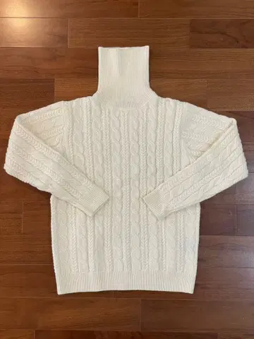 나노 유니버스 아이보리 케이블 니트 하이넥 스웨터