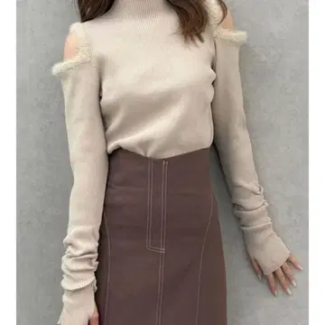 dazzlin 오픈 에코 퍼 슬리브 니트 베이지