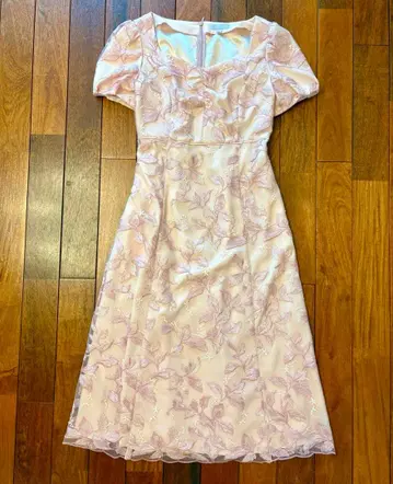 새상품급 토카 자수 꽃무늬 핑크 데이트 리프 자수 원피스