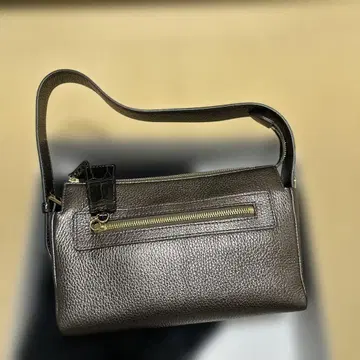 다크 브라운 가죽 핸드백