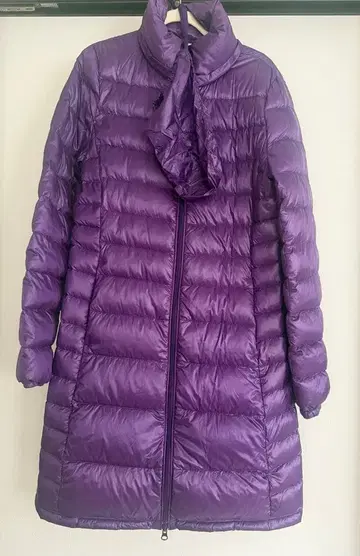 유니클로 프리미엄 다운 울트라 라이트 다운 코트 퍼플 보라색 S 사이즈