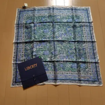 LIBERTY 꽃무늬 실크 스카프 미사용 새상품