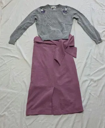 Lily Brown 그레이 스웨터와 핑크 스커트 세트