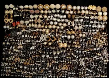 다양한 디자인의 귀걸이 세트