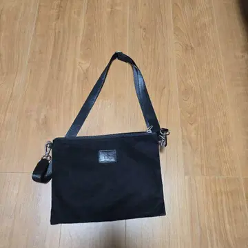 다케오 키쿠치 스웨이드 사코슈