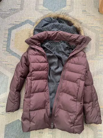 유니클로 다크 브라운 후드 부착 다운 자켓