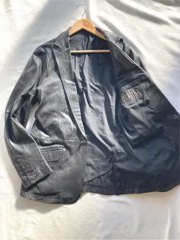 꼼사데모드 램 가죽 자켓 블랙 사이즈 L 2버튼 새상품급