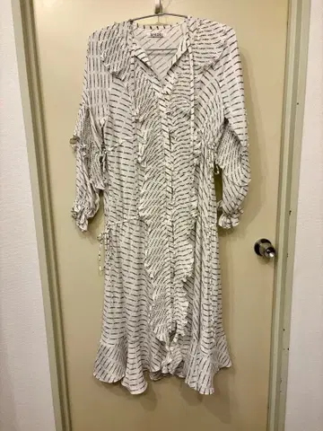 SNIDEL 스트라이프 패턴 프릴 원피스