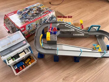 토미카 액션 고속도로 코스 세트 & 토미카 카, 쵸로Q 추가 박스 포함