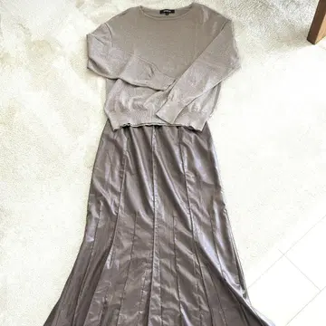 브라운 계열 라메 믹스 상의와 가죽 느낌 스커트 셋업