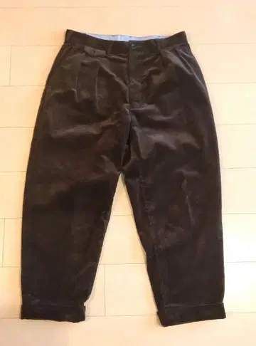 새상품급 BEAMS 2 플리츠 코듀로이 팬츠 다크 브라운 M 사이즈