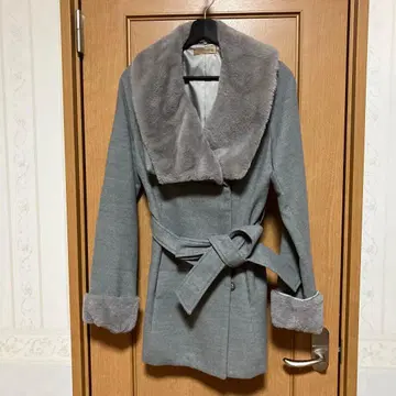 퍼가 달린 코트 그레이 벨트 포함