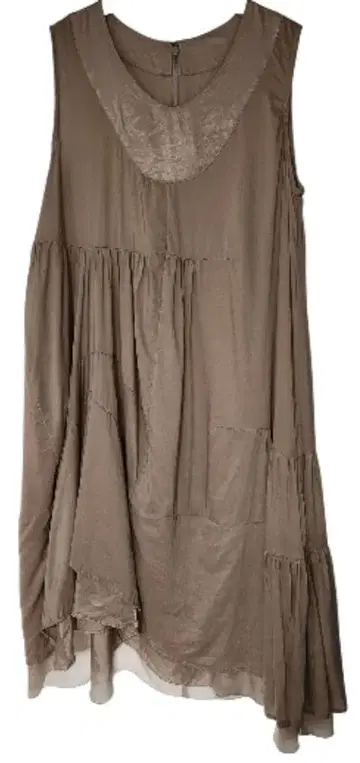 고무 브라운 슬리브리스 플레어 원피스