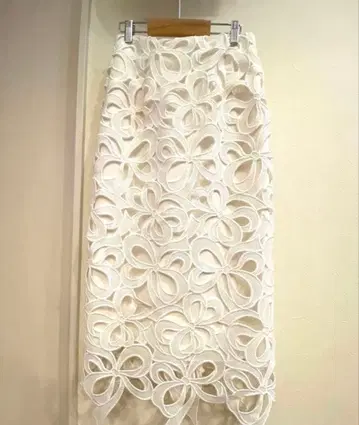 셀포드 신상 리본 레이스 타이트 스커트