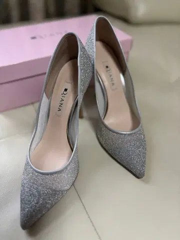 DIANA 라메 결혼식 펌프스 23cm 글리터 실버