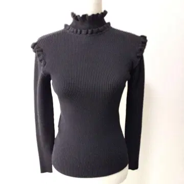 엠프리미어 프릴 하이넥 리브 니트 블랙 36