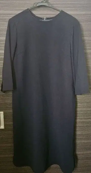 플라스테 네이비 7부 소매 무릎 기장 원피스