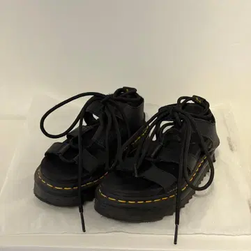 Dr.Martens NARTILLA 레이스업 샌들