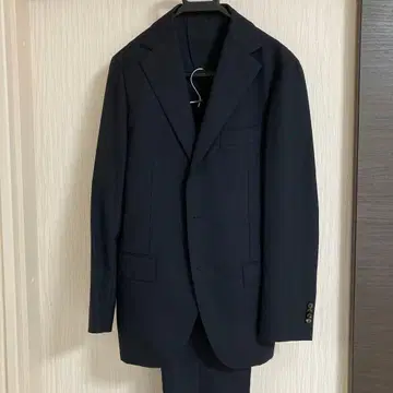 유니버설 랭귀지 봄/여름용 네이비 컬러 수트