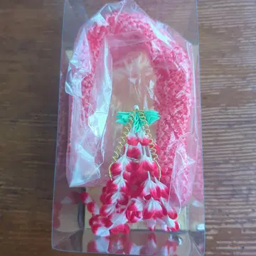 빨흰 꽃 모티브 머리 장식