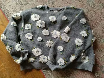 niko and - 입체 꽃무늬 긴팔 풀오버 그레이