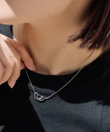 이아파피요네 유쉐이프 목걸이 실버 스테인리스