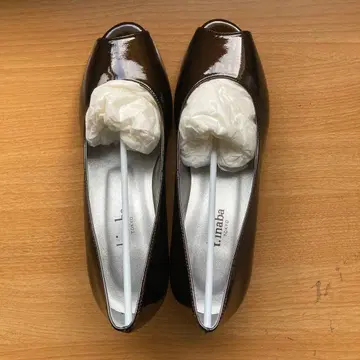 t.inaba 브라운 오픈토 펌프스