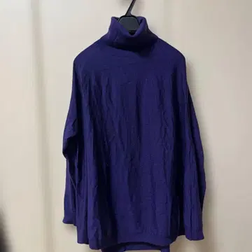 보라색 터틀넥 니트 긴팔