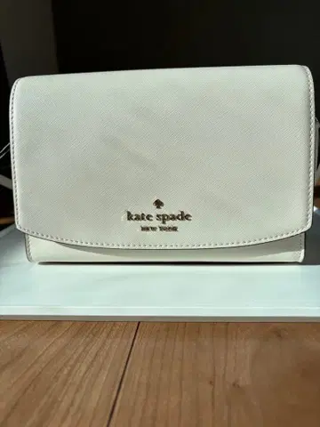 kate spade 화이트 숄더백 [ 가격 인하 가능 ]