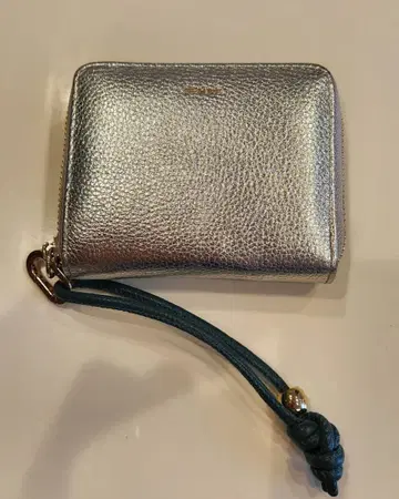 실버 가죽 접이식 지갑 스트랩 포함