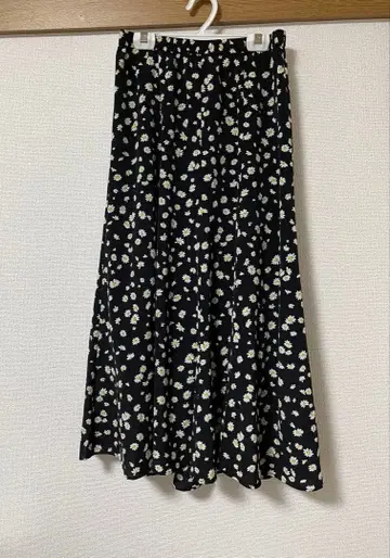 꽃무늬 플레어 롱 스커트 블랙