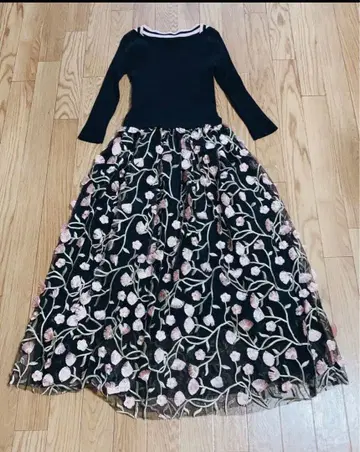 블랙 꽃무늬 자수 원피스