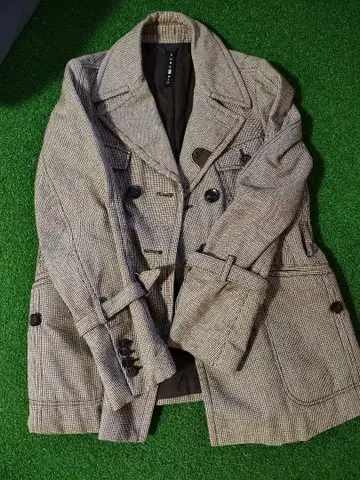 체크 무늬 더블 브레스트 트렌치코트