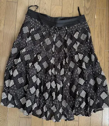 23구 플레어 스커트 블랙과 화이트 도트 무늬 사이즈 44