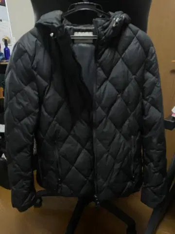 블랙 다운 자켓 후드 부착