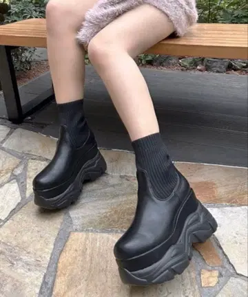 [ R&E ] 통굽 러버 Storm 삭스 숏부츠