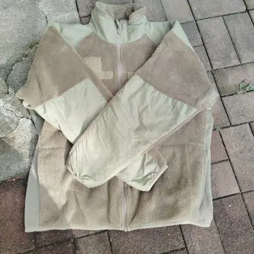 폴라테크 베이지 밀리터리 자켓 M