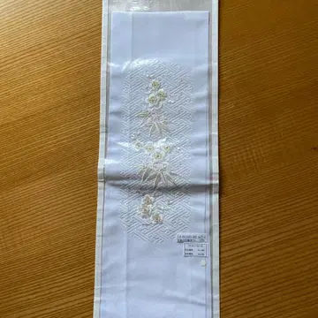 화이트 자수 장식용 깃