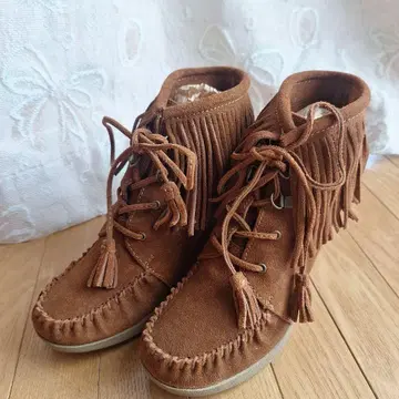 MINNETONKA 스웨이드 부츠