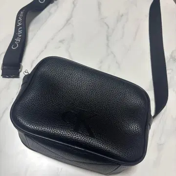 cK 숄더백