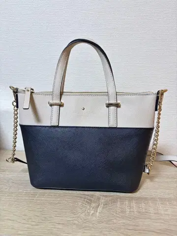 케이트 스페이드 베이지와 블랙 숄더백