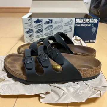 BIRKENSTOCK 블랙 샌들
