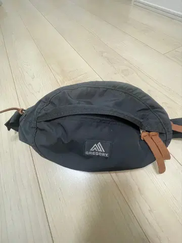 GREGORY 바디백 블랙