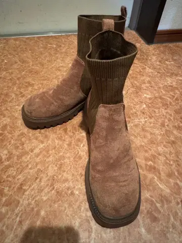 새상품급 리브 니트 통굽 부츠