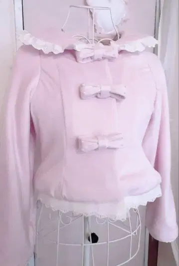 핸드메이드 프릴 장식 핑크 숏코트