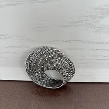 말카사이트 브로치