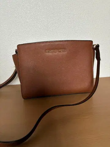 MICHAEL KORS 브라운 숄더백