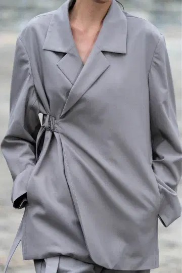 [남성용, ATTACHMENT, 23SS] 그레이 랩 테일러드 자켓