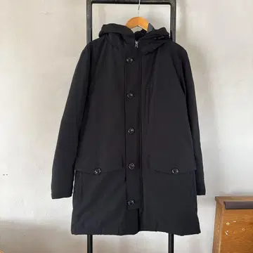 coen 후드 부착 블랙 다운 자켓